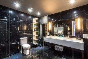 Czarna łazienka – elegancja i charakter!