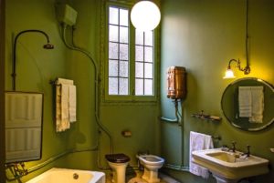Zielona łazienka – pomysł na morski klimat wnętrza