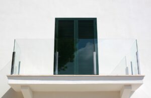Balustrada ze szkła na balkon – czy to dobry pomysł?