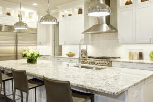 Blaty granitowe – eleganckie i trwałe rozwiązanie do kuchni, łazienki i wielu innych przestrzeni