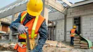 Rola pracownika budowlanego. Kluczowe umiejętności i obowiązki